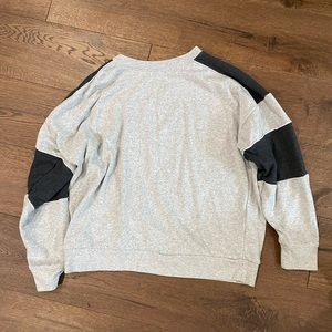 American Eagle Sweatshirt - Size Medium